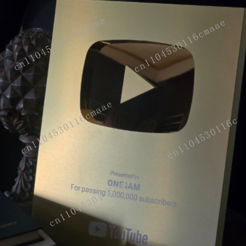 Esports Gaming Trophy - カスタムネーム入り、パーソナライズされたYouTubeプレイボタン型トロフィー、アルミ製YouTubeシールドカップ賞