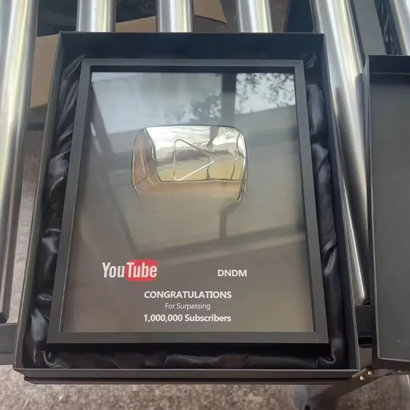 YouTubeとBilibiliのゲームボタンロゴ賞ゴールド - Esports Gaming Trophy のレビューと価格